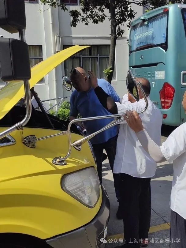 筑牢安全防線，守護生命通道——商榻小學聯合忠斌公司開展校車逃生演練與安全檢查