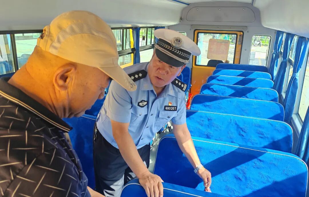 護(hù)航開學(xué)季 | 固原交警強(qiáng)化校車安全“大檢查”，筑牢學(xué)生“平安路”！