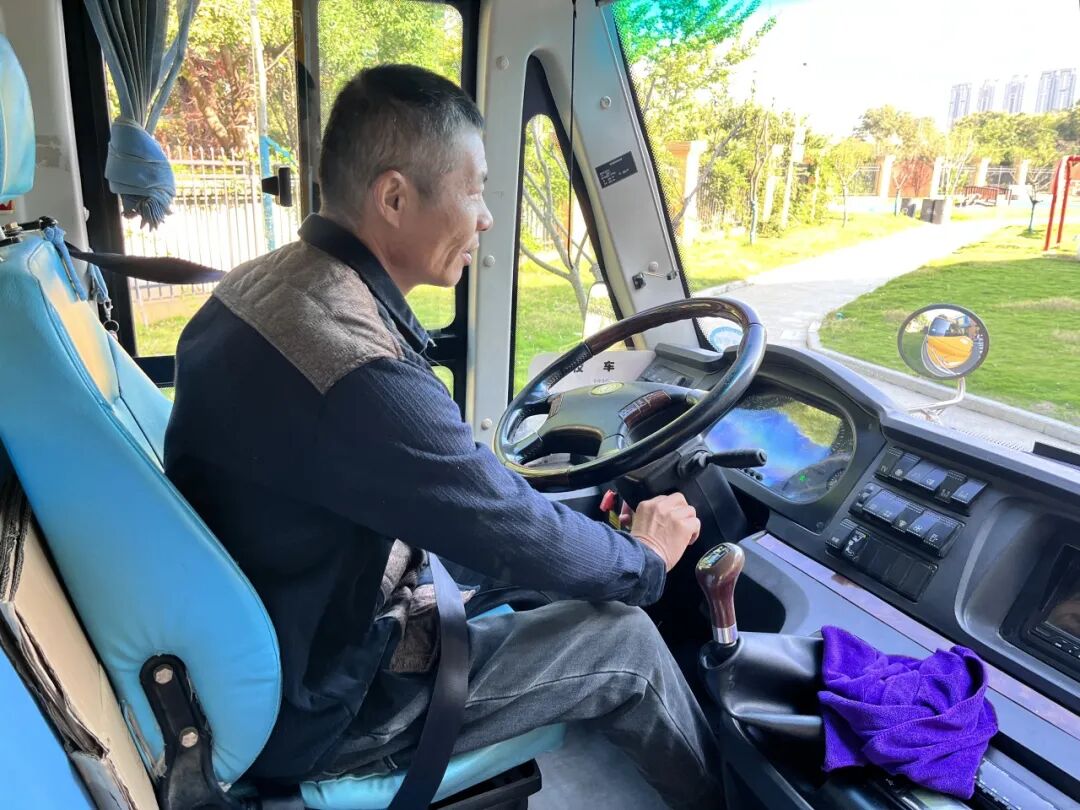 筑牢校車安全 守護(hù)成長(zhǎng)之路 —— 紅蓮湖第二幼兒園校車安全應(yīng)急演練活動(dòng)