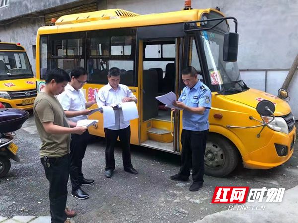 鳳凰：多部門開展校車聯合整治行動 護航校車安全