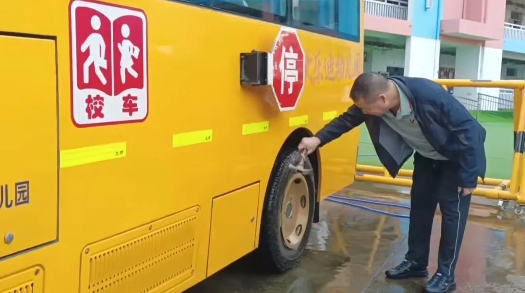 【安全教育】校車應急演練，筑牢安全防線——恒大樂迪幼兒園校車安全演練活動