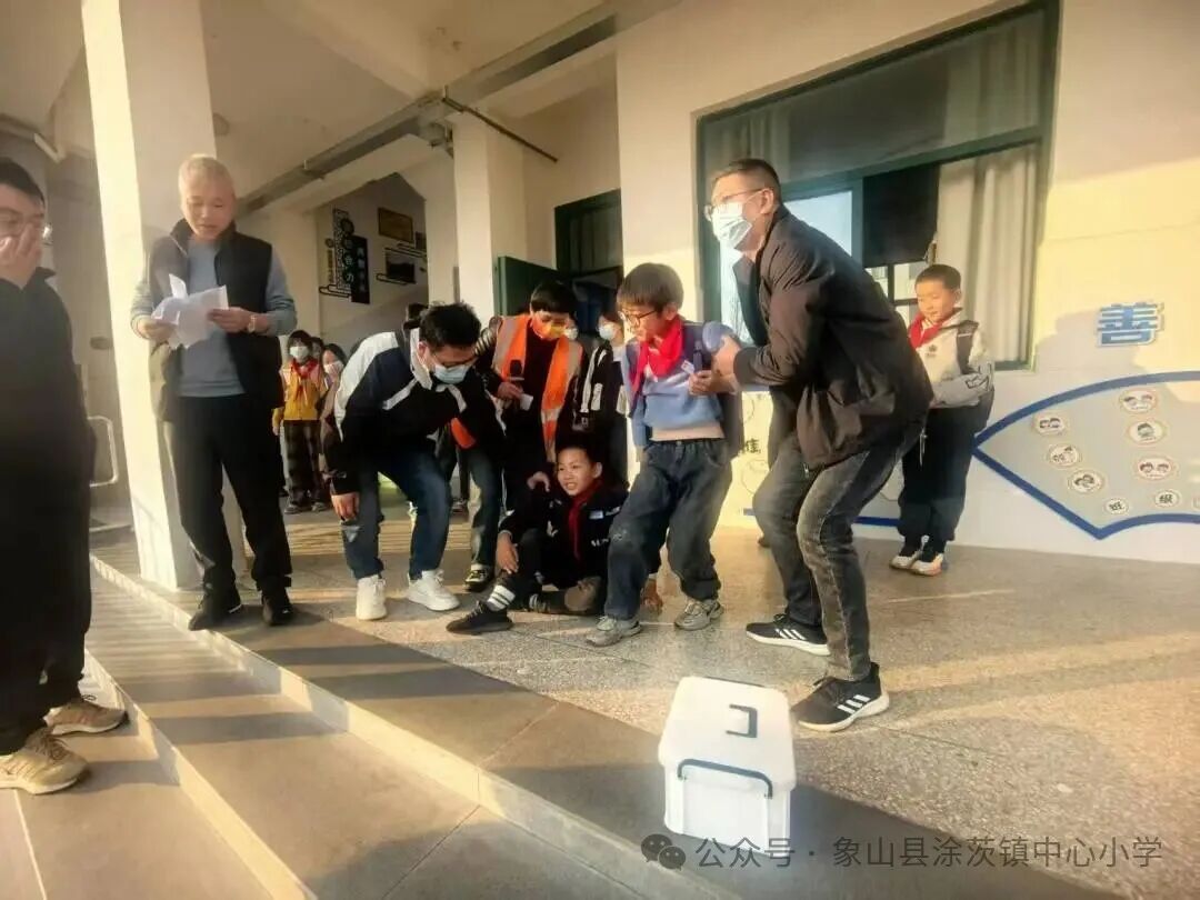 聚焦校車安全，筑牢生命防線——涂茨小學校車安全應急演練紀實