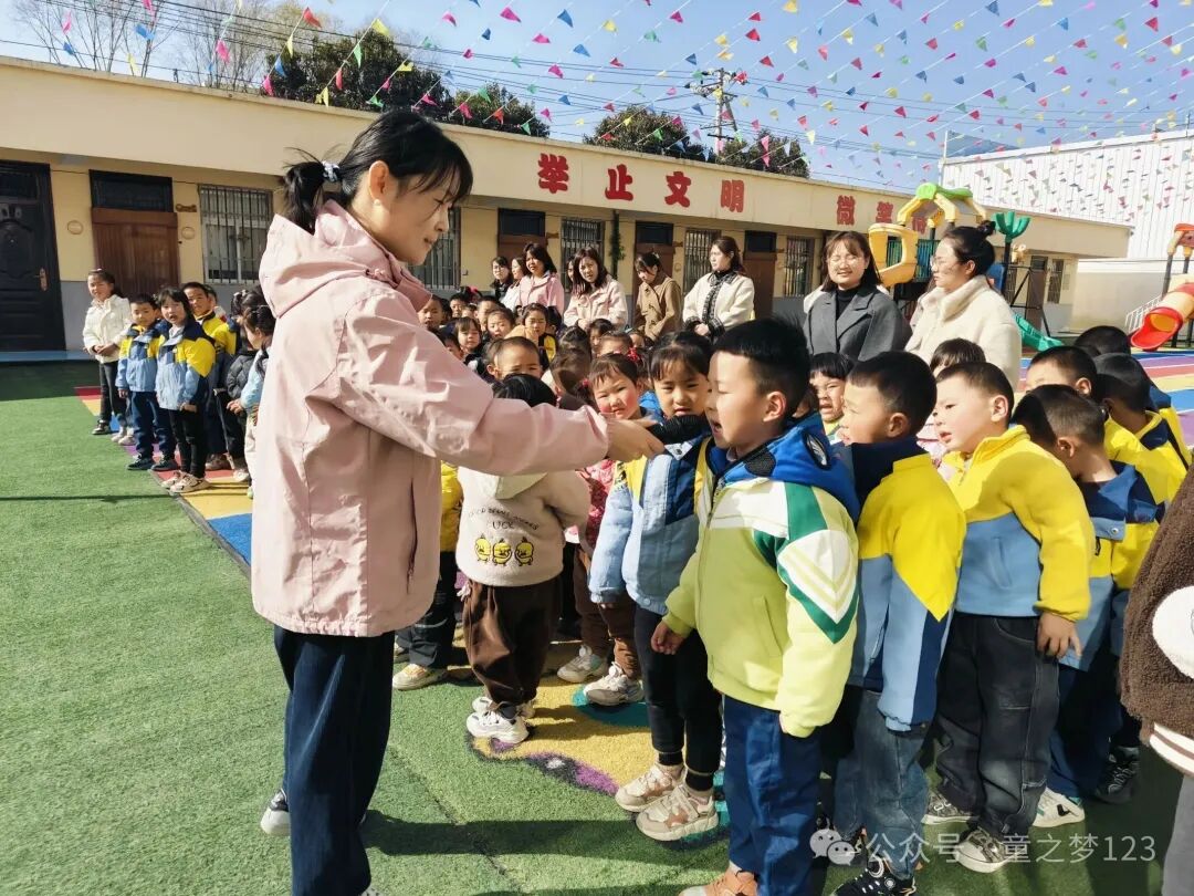 筑牢安全防線，守護幼兒平安——御駕宮幼兒園開展校車安全應急演練活動