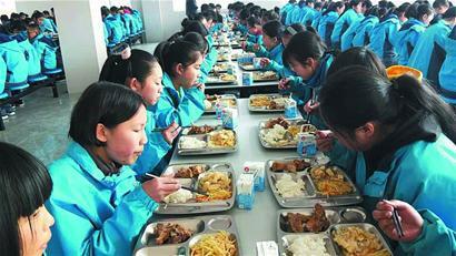 膠州教育發布｜農村教育優質發展 8.5元的午餐僅需1元 ，20元校車僅需2元