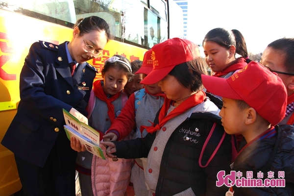 嶗山區市場監管局開展溫馨校車315消費維權普法課堂活動