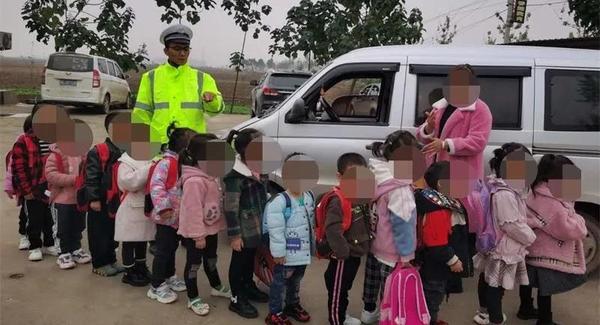 7座“黑校車”裝了16人，漯河這個(gè)司機(jī)被罰10200元