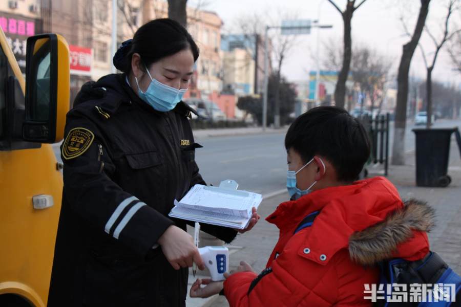 開學首日，12.5萬學子乘坐“暖”校車準點到校