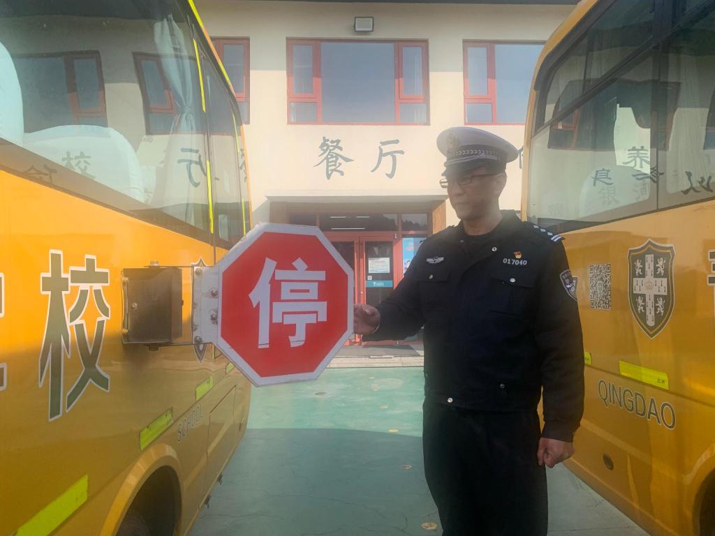 開學(xué)在即 李滄交警開展校車安全大檢查