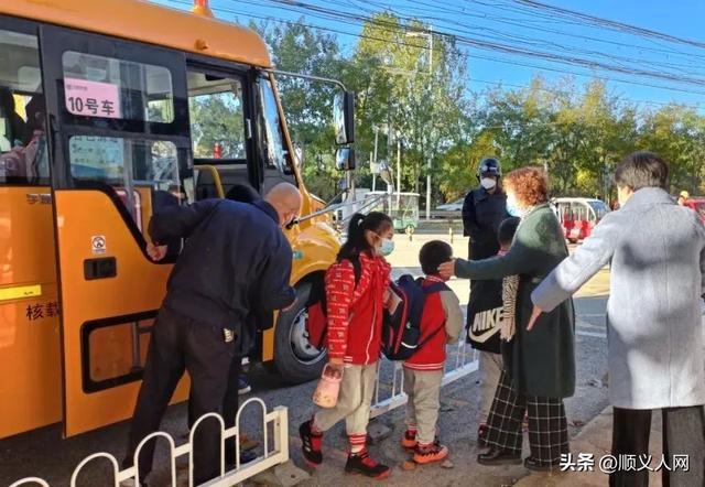 順義這鎮三所小學配備校車，解決家長的后顧之憂