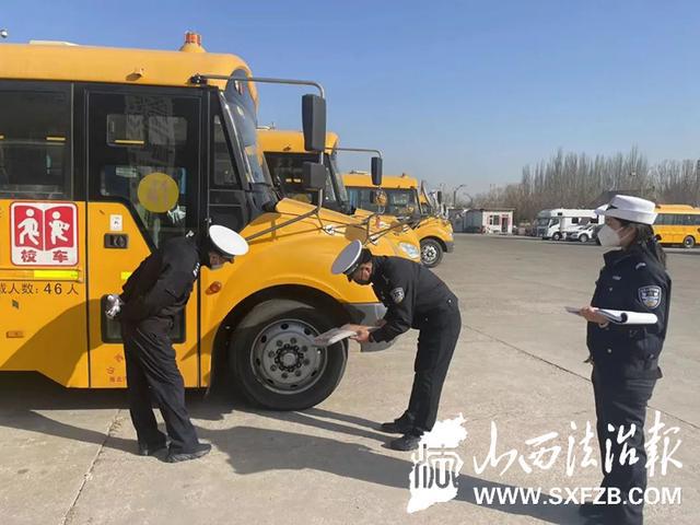 大同交警六大隊(duì)深入校車企業(yè)開展安全教育活動/ 大同交警六大隊(duì)深入校車企業(yè)開展安全教育活動