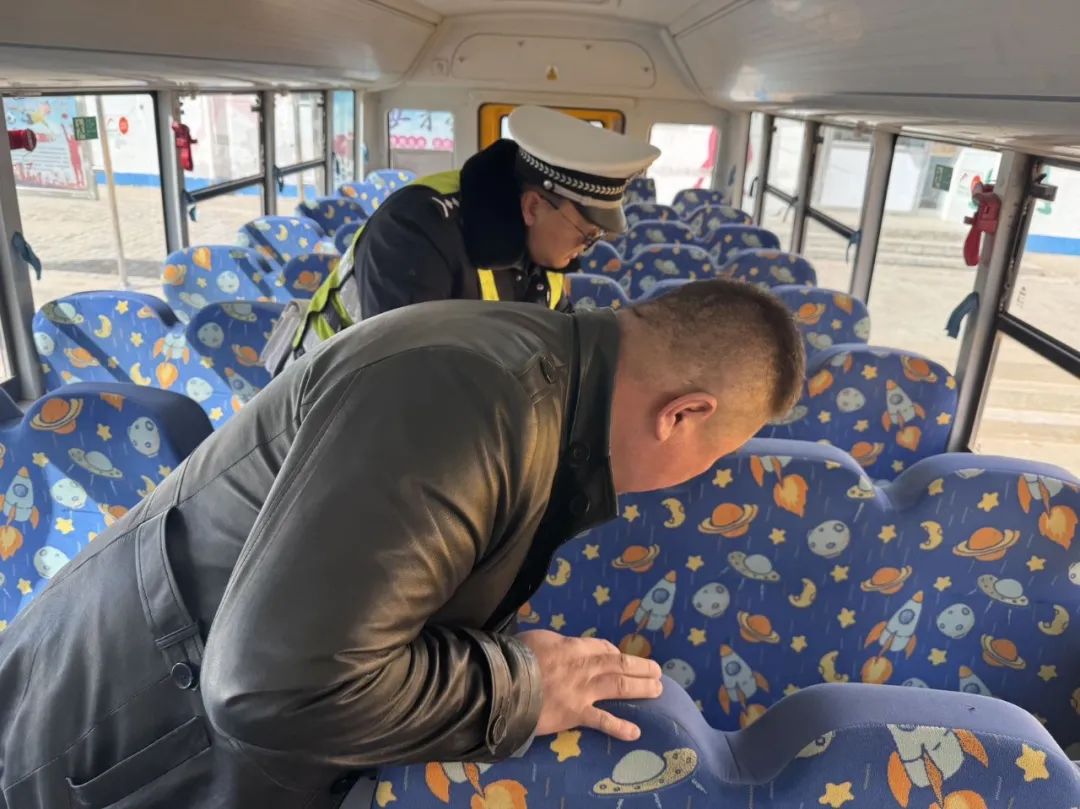 擰緊校車“安全閥” 守護平安“上學路”