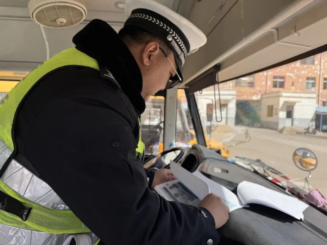 擰緊校車“安全閥” 守護平安“上學路”
