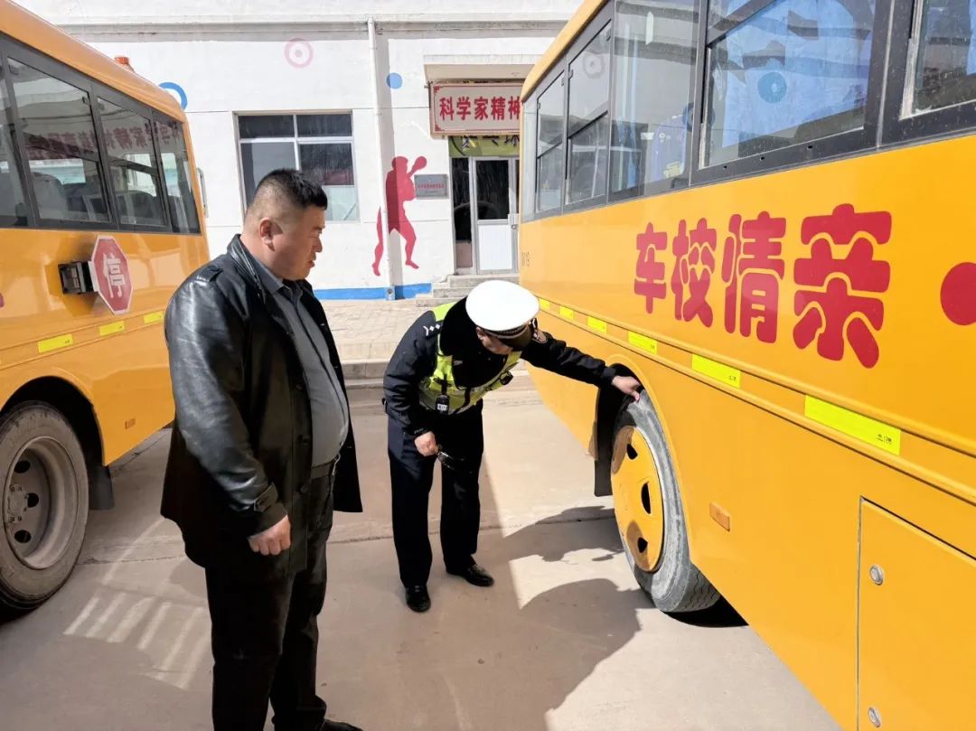 擰緊校車“安全閥” 守護平安“上學路”