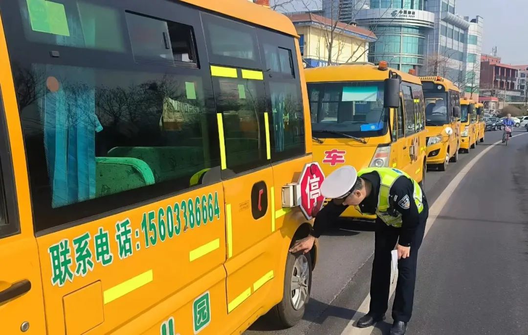 強化校車安全檢查 擰緊出行“安全閥”