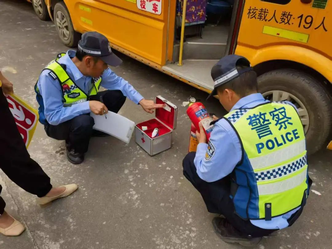 瓊中交警深入4所幼兒園開展校車安全隱患排查治理工作