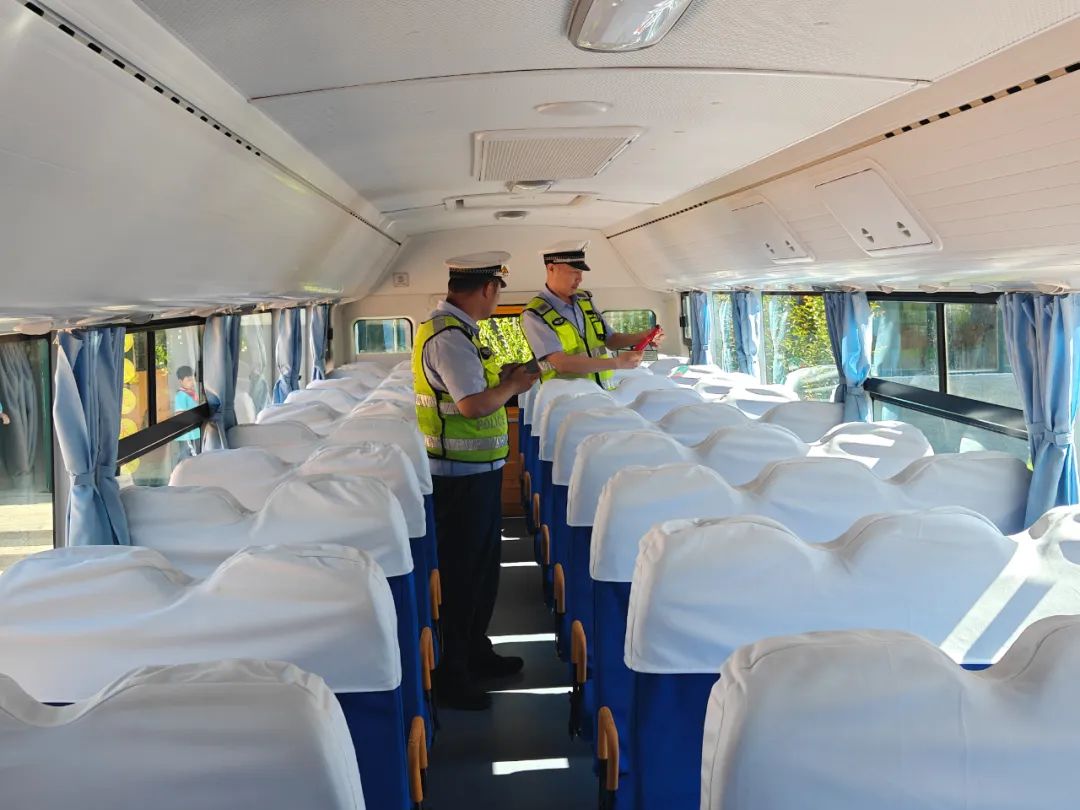 教聯(lián)體在行動丨高里街道中心學校迎接校車安全檢查