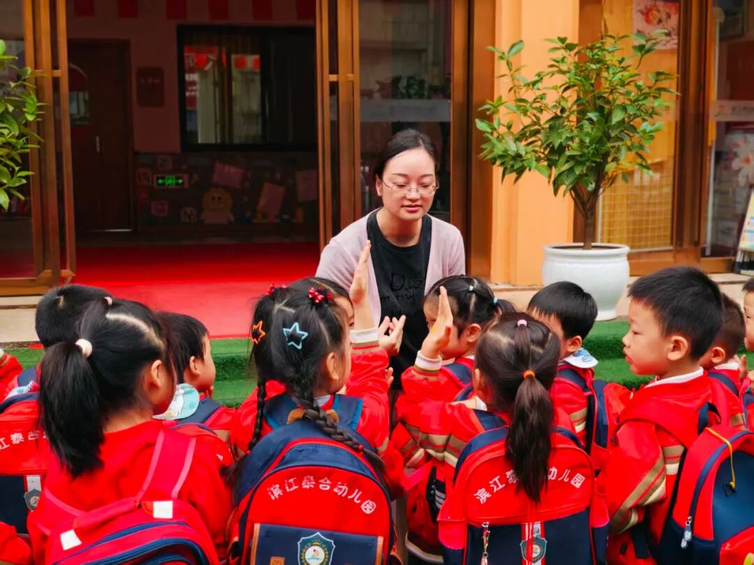安全乘校車 平安伴我行——濱江泰合幼兒園校車安全應急演練