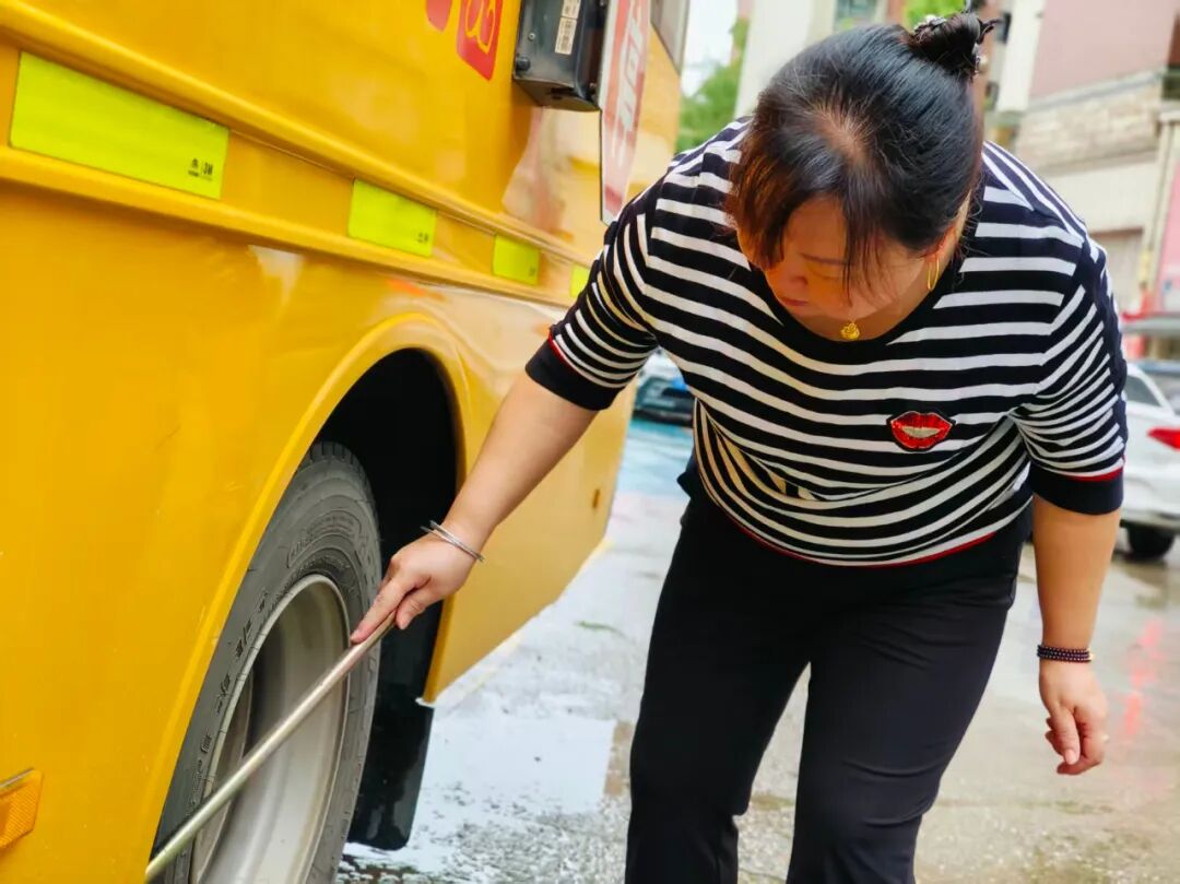 安全乘校車 平安伴我行——濱江泰合幼兒園校車安全應急演練