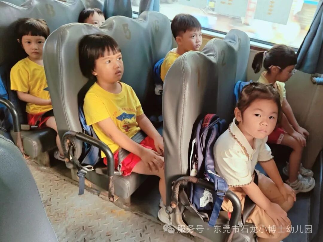 【校車演練】安全乘車，伴我同行——小博士幼兒園校車逃生安全演練活動(dòng)