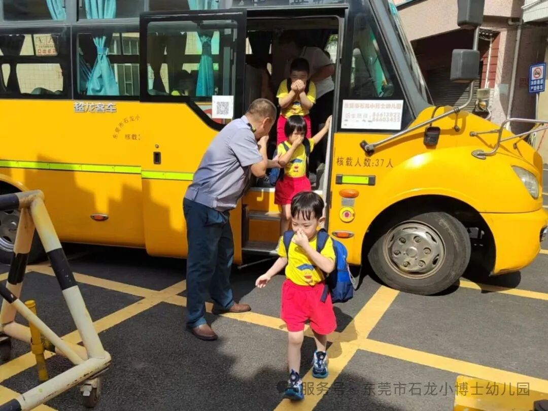 【校車演練】安全乘車，伴我同行——小博士幼兒園校車逃生安全演練活動(dòng)