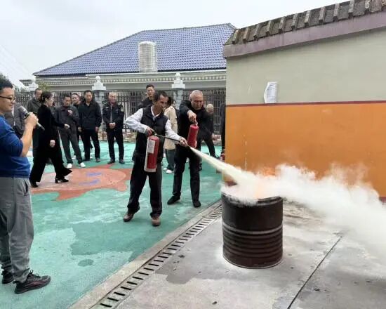 爐觀鎮蘆茅江幼兒園校車安全應急綜合演練