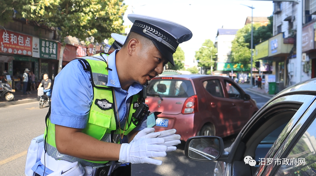 路遇校車該怎么讓？汨羅交警現(xiàn)場查處，教你省3分