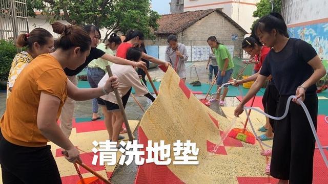 開學前，幼師們給幼兒園大掃除，準備迎接孩子們入園