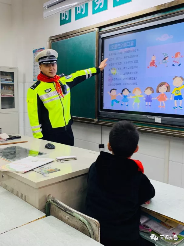 這樣的“黑校車”，你敢讓孩子坐嗎？