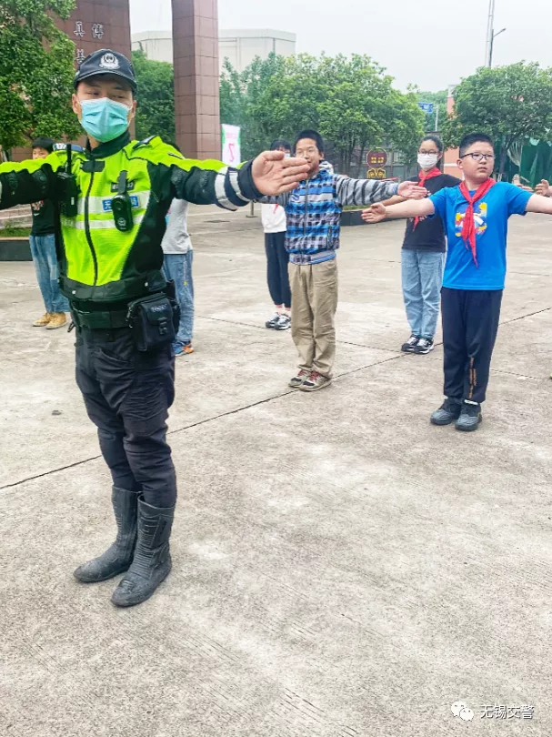 這樣的“黑校車”，你敢讓孩子坐嗎？