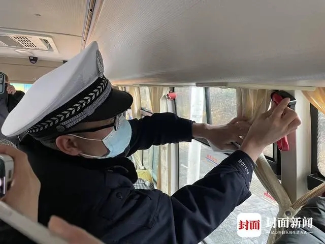 檢查校車安全、上開學前安全課 成都交警護航平安上學路