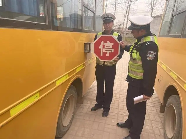 強(qiáng)化校車管理 筑牢出行安全