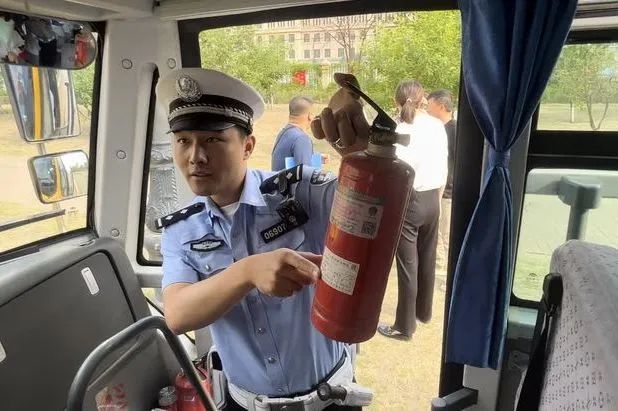 安全生產月 | 大慶交警聯合教育局開展校車安全突擊檢查及宣傳教育活動