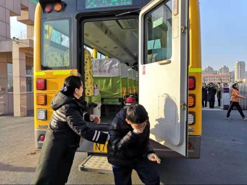 交運黃島溫馨校車舉行消防演練