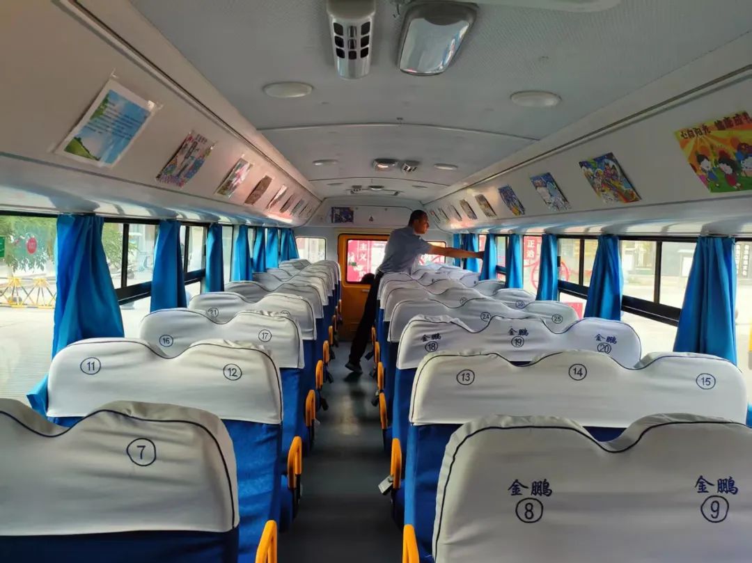 愛心校車助力高考 全力護航夢想之路——瓜州縣教育局安排校車為高考學子提供交通保障