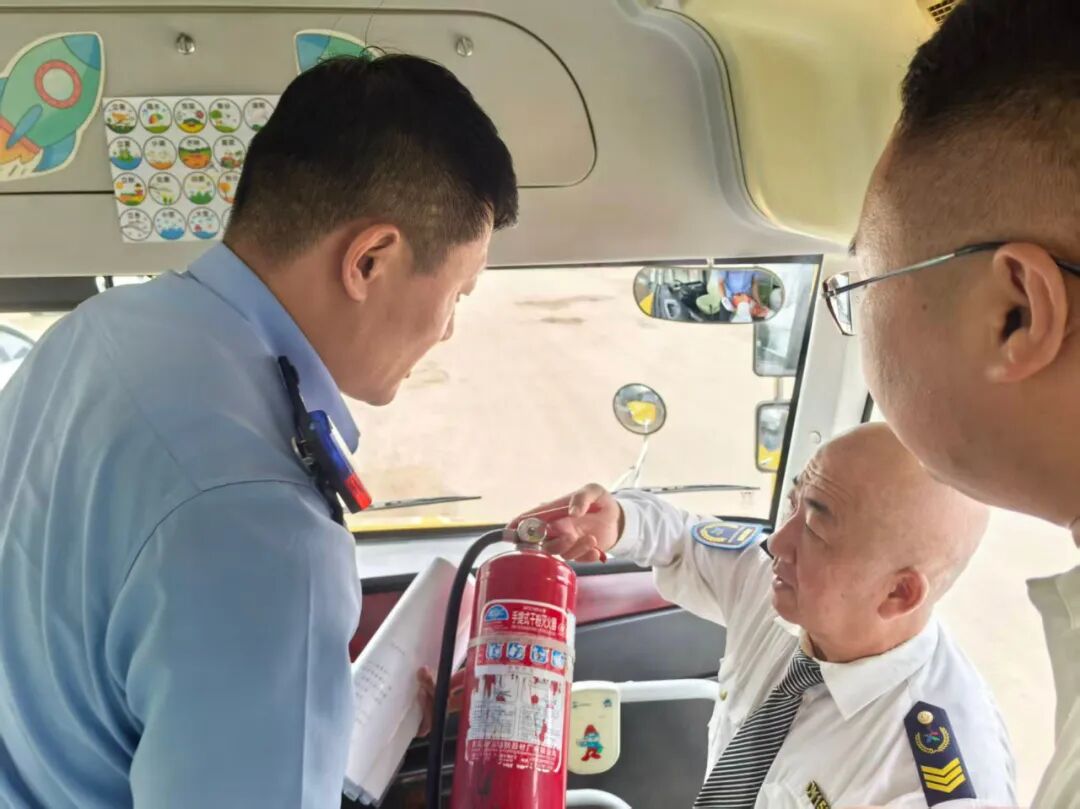 警企聯合，護航學子平安出行