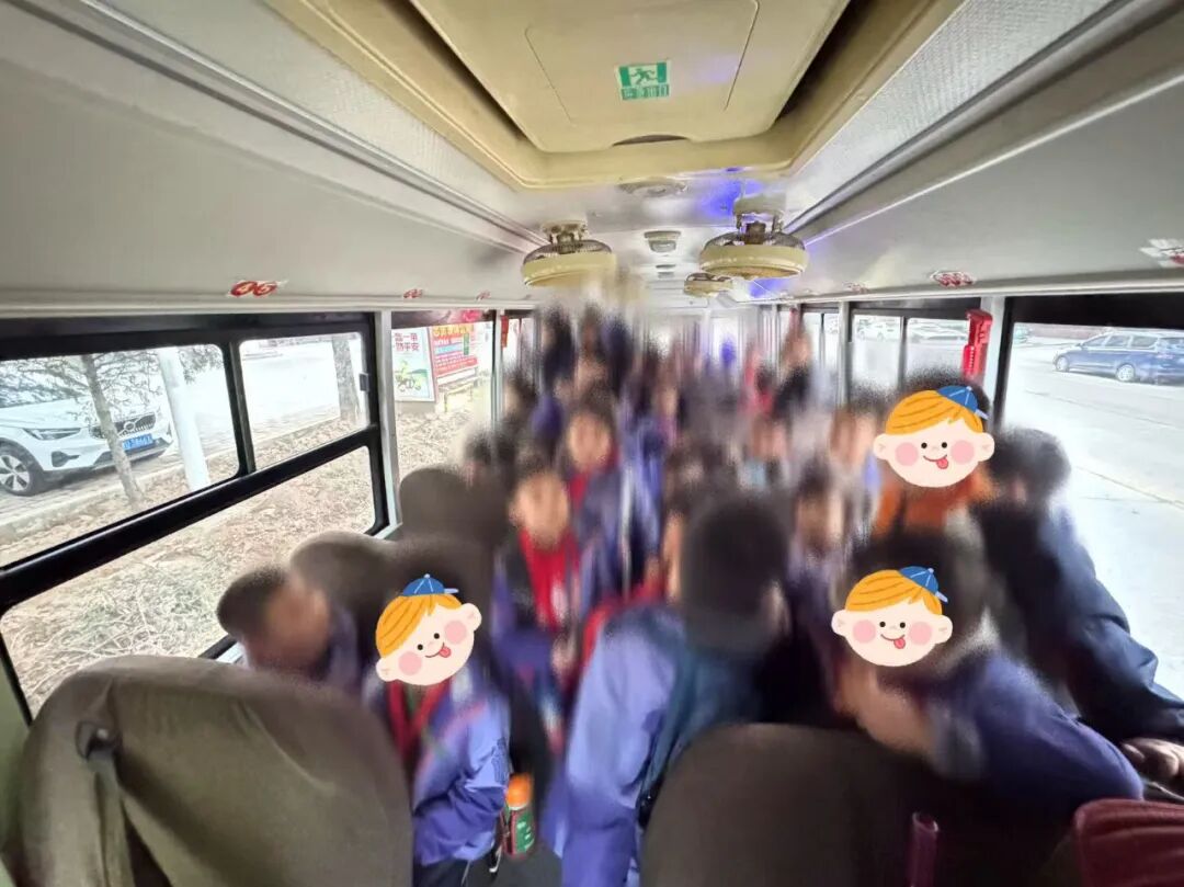 【冬季行動】交通安全百日行動：學生校車超員，河津公安交警及時查獲轉運消隱患