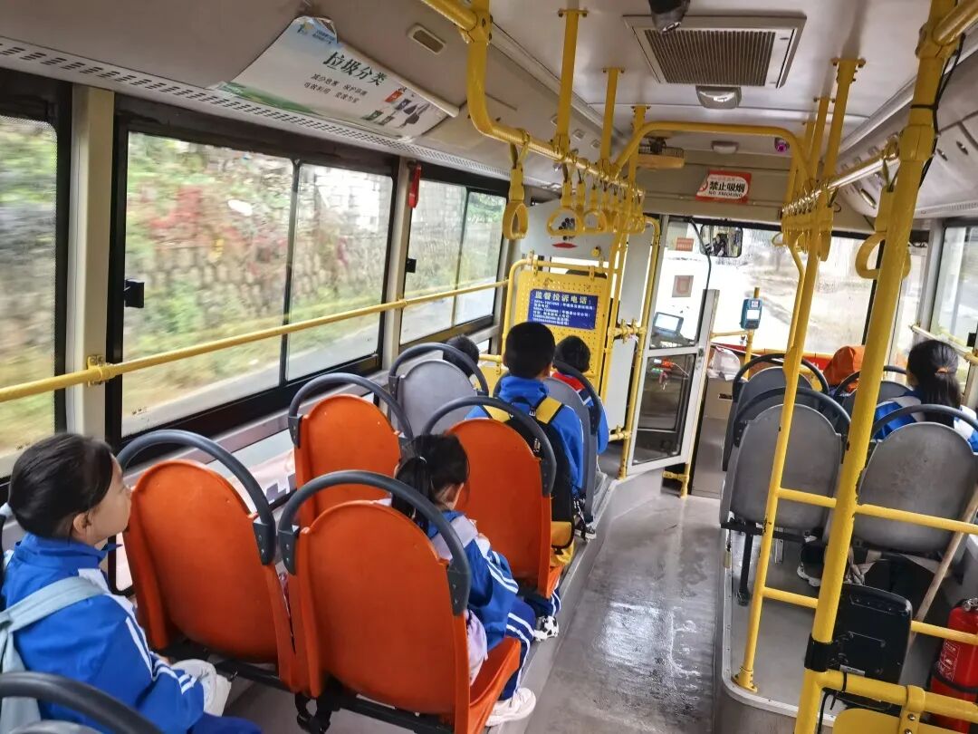 愛心護航：海清鄉鎮公益校車溫暖啟程！