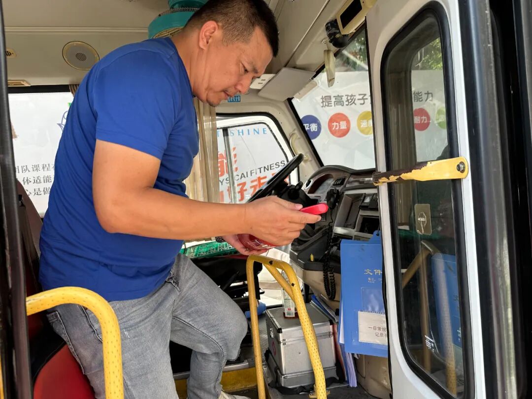 【平安校園】為愛護航，平安校車伴我行 ——石獅市恩啟頓幼兒園校車應急疏散演練