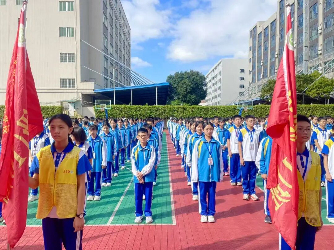 校車緊急疏散演練，為學子安全 “保駕護航”