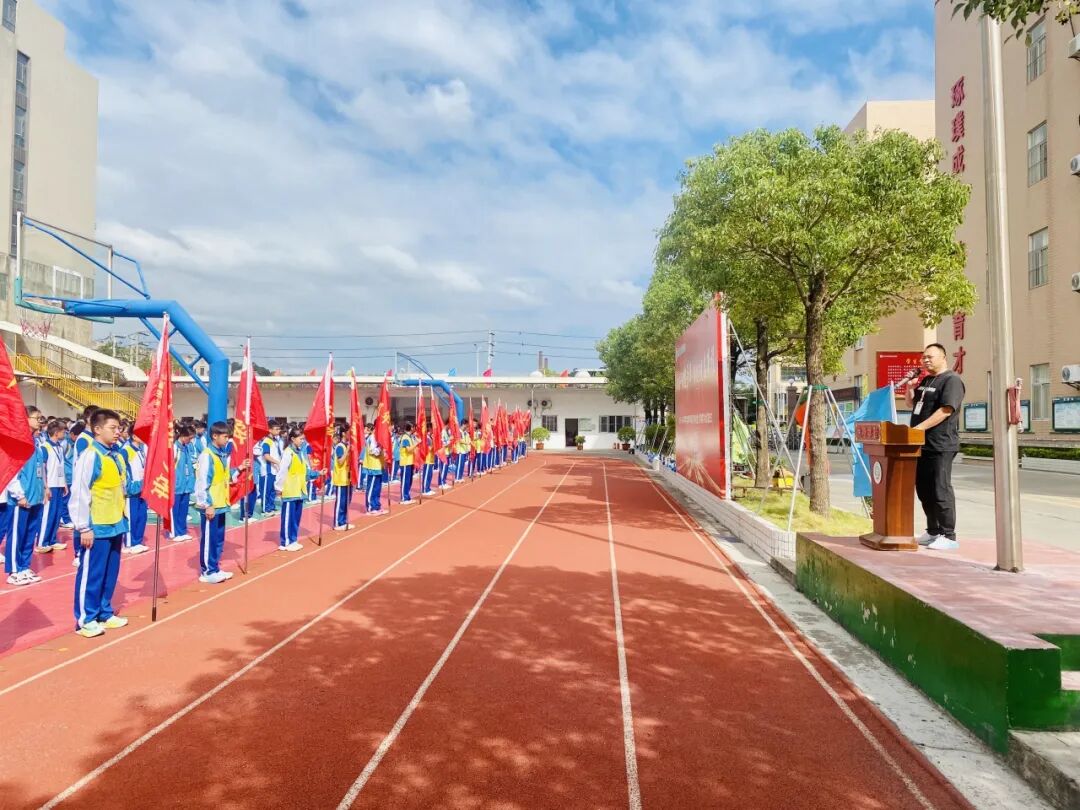 校車緊急疏散演練，為學子安全 “保駕護航”