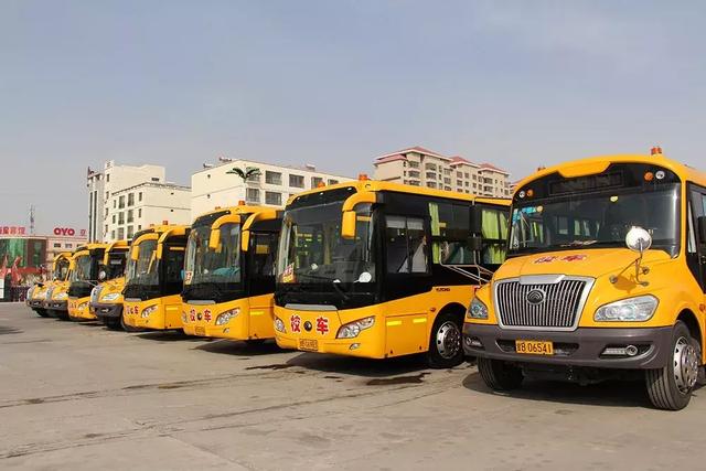 ＠嘉峪關家長，新學期，校車開車啦！我們又可以坐著校車去上下學嘍！