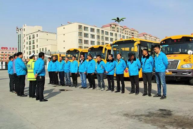 ＠嘉峪關家長，新學期，校車開車啦！我們又可以坐著校車去上下學嘍！