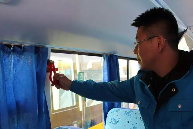 ＠嘉峪關家長，新學期，校車開車啦！我們又可以坐著校車去上下學嘍！