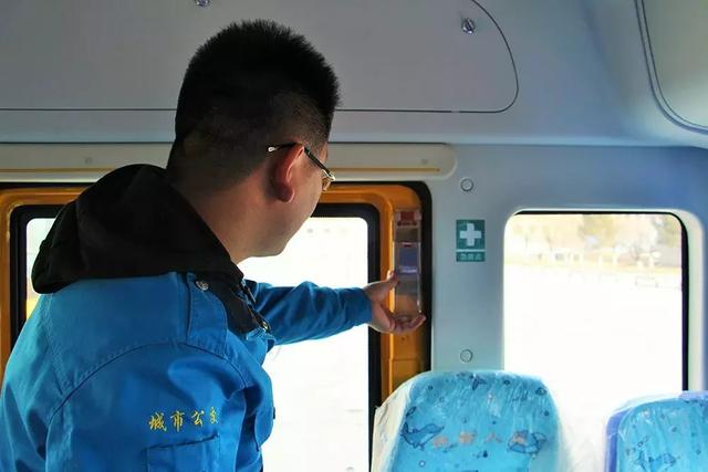 ＠嘉峪關家長，新學期，校車開車啦！我們又可以坐著校車去上下學嘍！