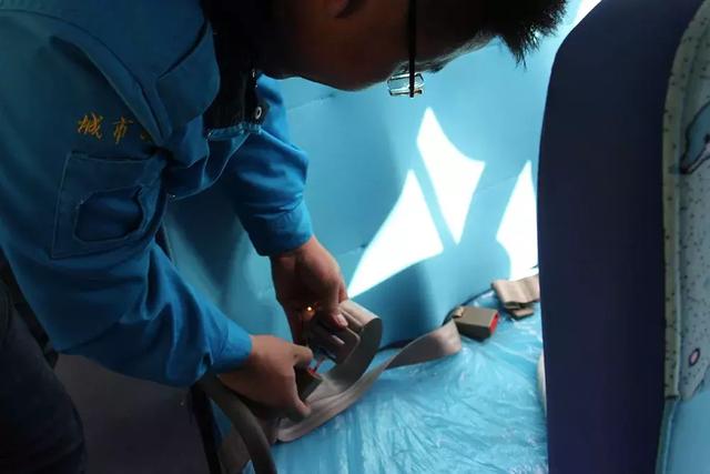 ＠嘉峪關家長，新學期，校車開車啦！我們又可以坐著校車去上下學嘍！