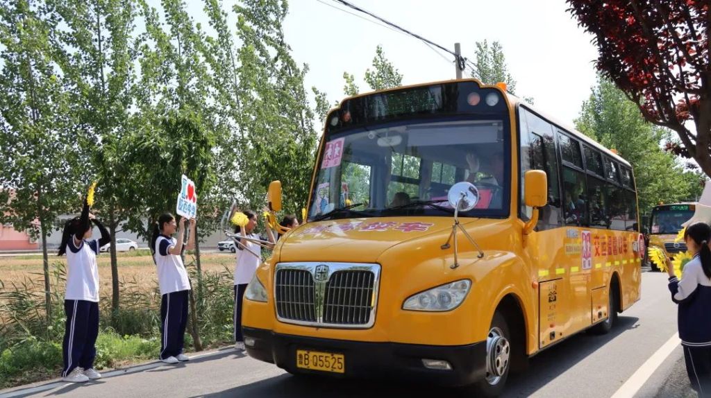 溫情守護(hù)十一載 愛(ài)心送考再啟航