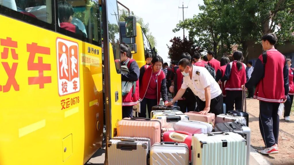 溫情守護(hù)十一載 愛(ài)心送考再啟航