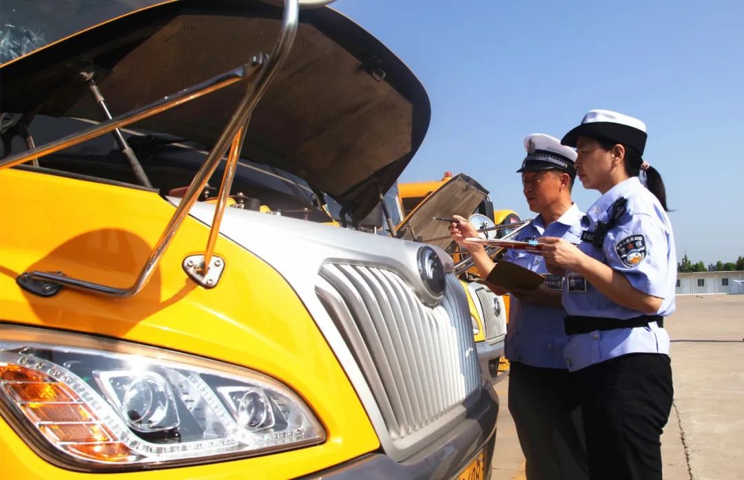 【豫筑平安】秋季開學在即 武陟交警開展校車安全大“體檢” 圖片