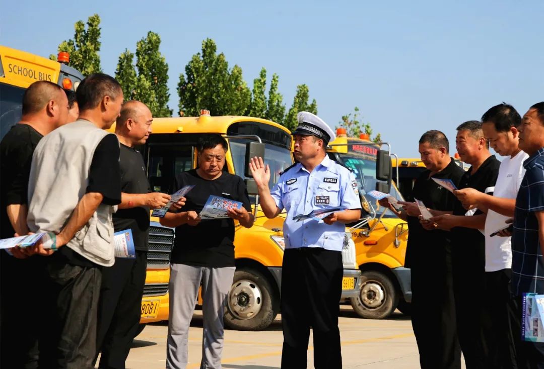 【豫筑平安】秋季開學在即 武陟交警開展校車安全大“體檢” 圖片