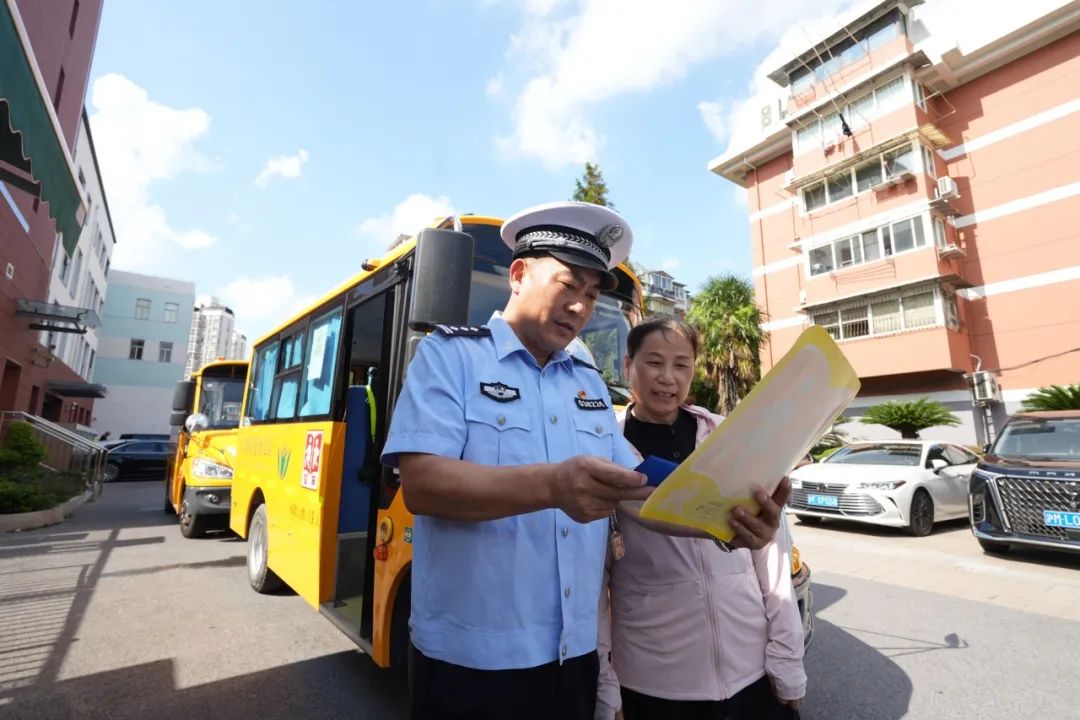 安全感拉滿的校車，看蜀黍如何“穩(wěn)穩(wěn)”拿捏！